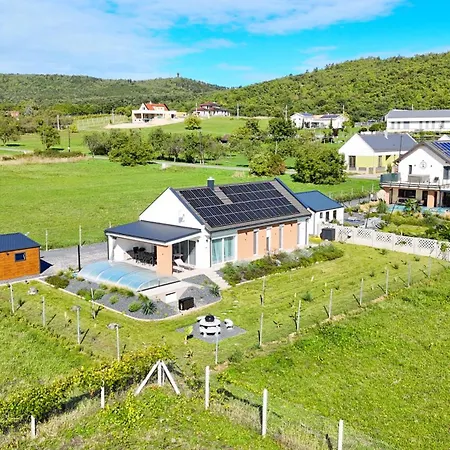 Nr 125 Nightfall With Covered And Heated Private Pool - Biro Tours Villa Balatongyörök